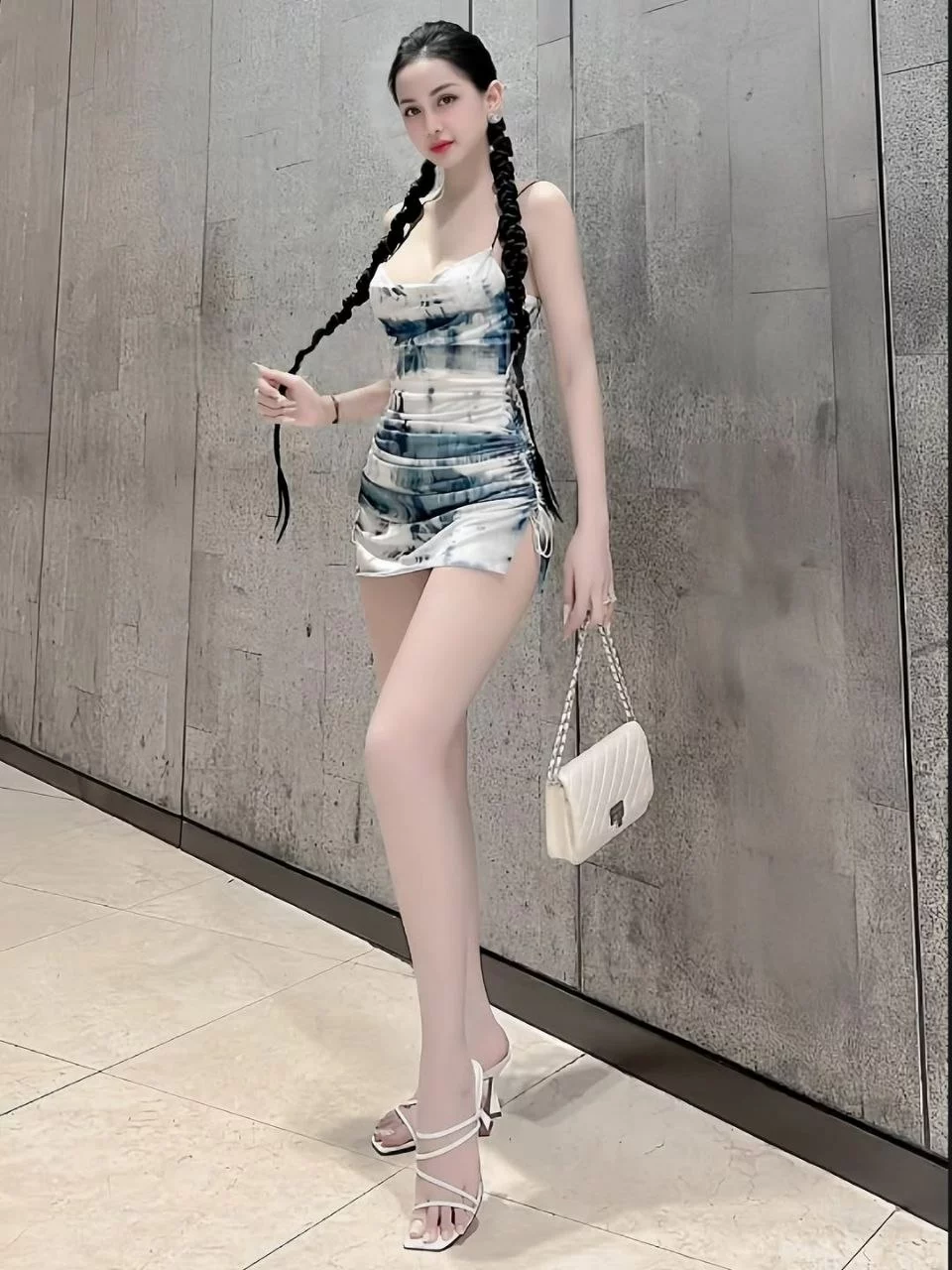两人正在进行真诚、尊重的对话，强调清晰沟通对于明确同意的必要性。